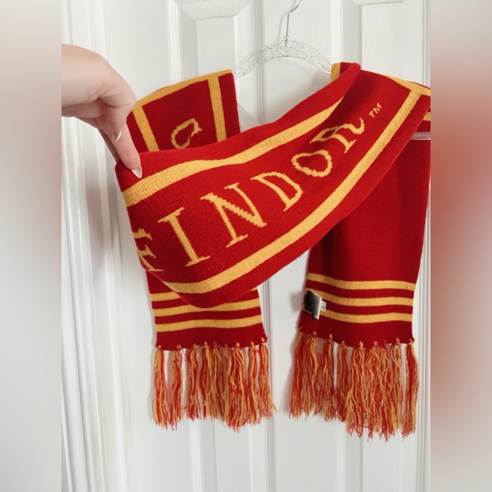 Harry Potter scarf Gryffindor lion crest red orange acrylic 76” long - Picture 10 of 13